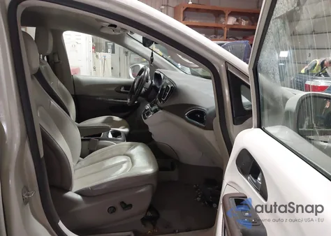 2019 Chrysler Pacifica Touring L Plus z USA, uszkodzony, nr VIN 2C4RC1EG4KR667687